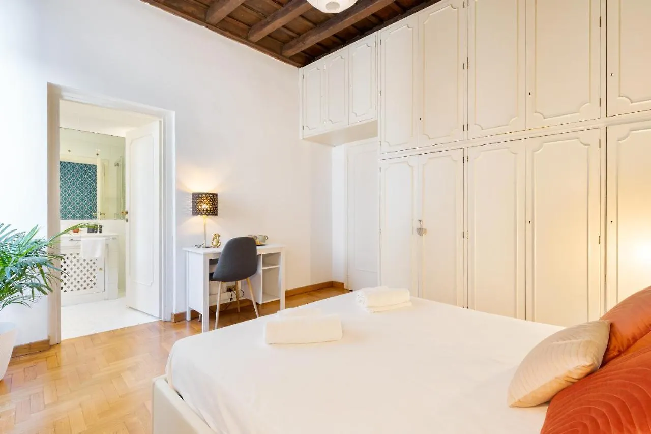 Cercle Apt - Historic Spot In The Hearth Of Rome Apartment