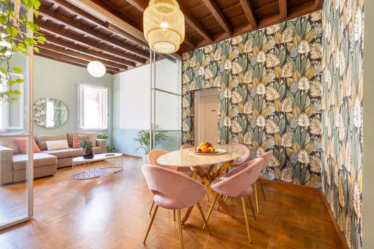 Apartment Cercle Apt - Historic Spot In The Hearth Of Rome Italy
